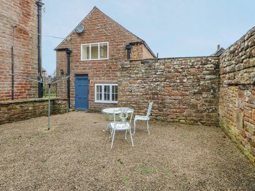 Cottage with garden - Image 1