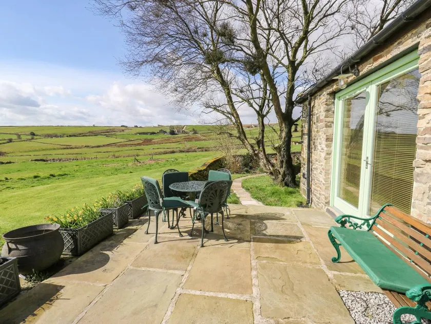 Cottage with garden - Image 1