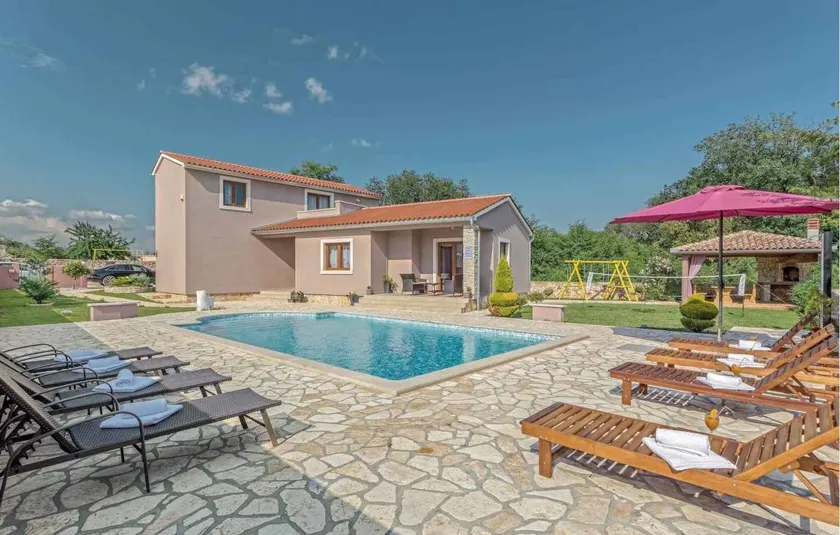 Casa vacacional con barbacoa, jardín y terraza - Image 1