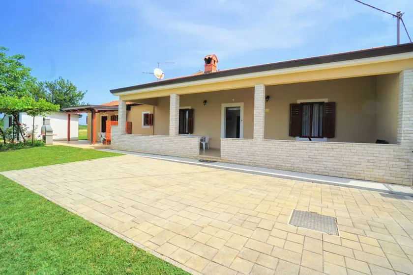 Charming flat with garden, terrace & BBQ | Garden view | Next to the beach | Pets allowed - Image 1