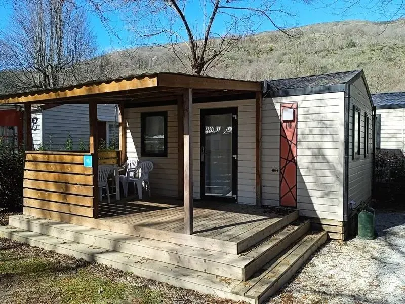 Mobile home with terrace, sauna & BBQ - Image 1