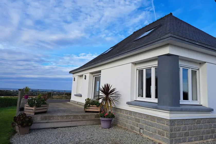 Merveilleuse maison de vacances entièrement équipée avec terrasse, barbecue et jardin | Vue mer - Image 1