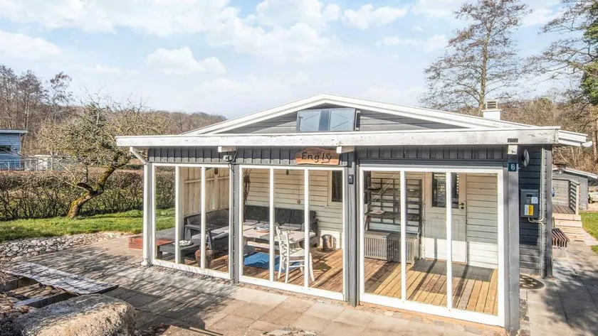 Holiday home with garden, barbecue & terrace - Image 1