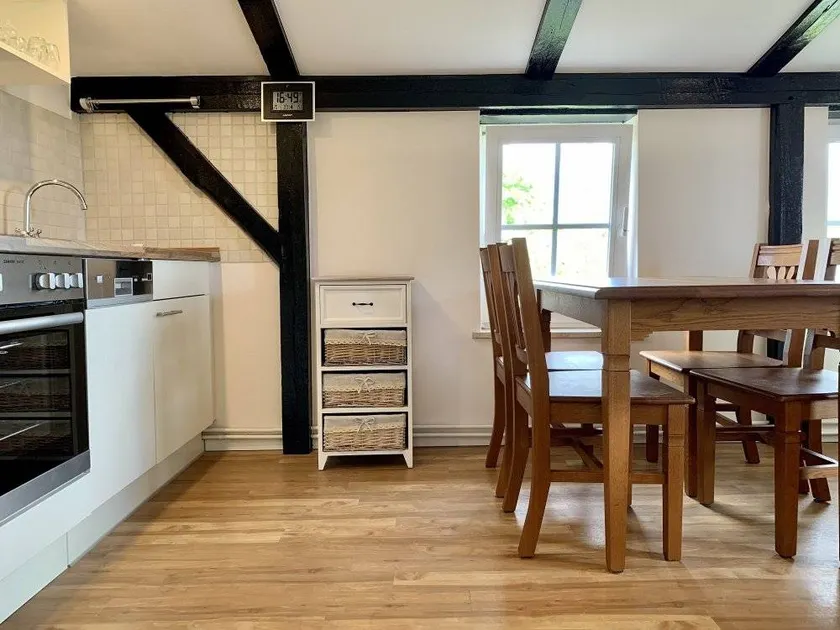 Appartement de vacances convivial et familial avec terrasse, barbecue et jardin | Vue jardin | Avec animaux bienvenus - Image 1