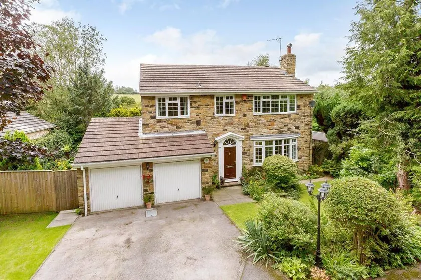 Family-friendly spacious holiday home with garden - Image 1