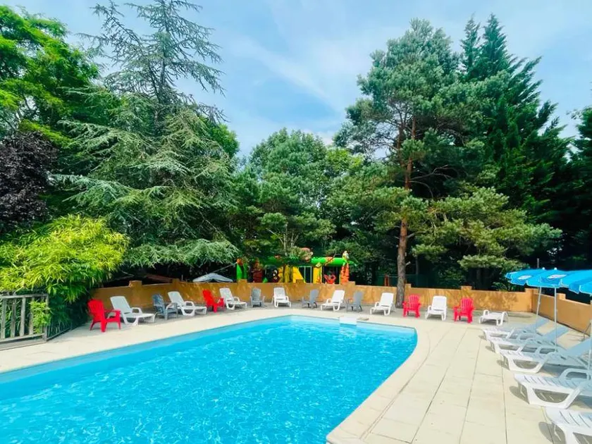 Chalet avec terrasse et piscine chauffée | Vue montagne - Image 1