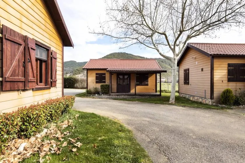 Wecamp Pirineos - Bungalow FAMILY 2 bedrooms 2 to 4 people - 2 person. included in the price - Image 1