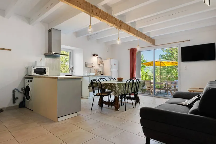 Apartment with pool, garden & terrace | Mountain view - Image 1
