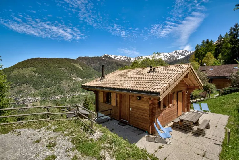 House with barbecue - Image 1