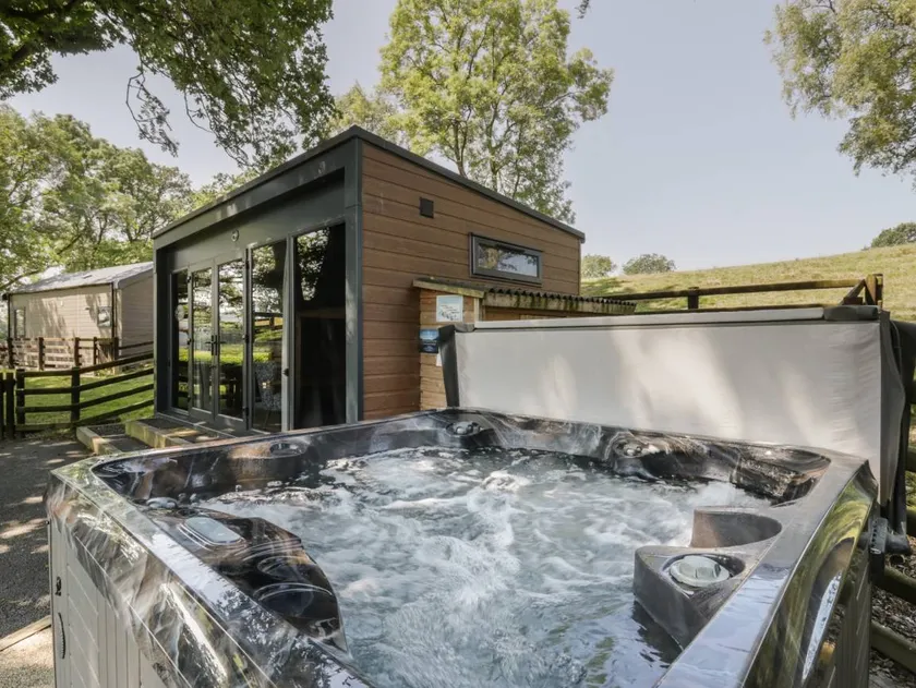 Child-friendly cottage with garden & jacuzzi - Image 1