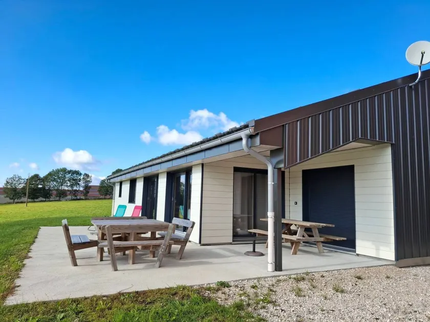 Holiday home with garden, BBQ & terrace | Garden view - Image 1