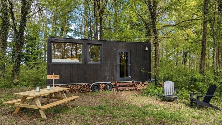 Eco-Responsible Designed Tiny House Perfect to Recharge in Sonchamps, Île-de-France - Image 1