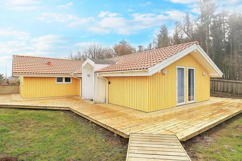 House with terrace, pool & garden - Image 1