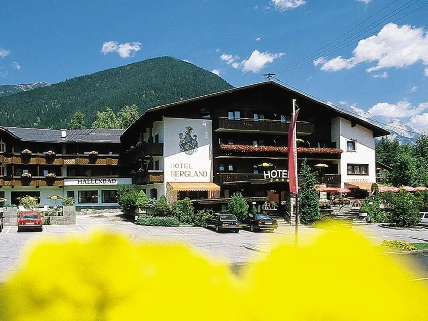 Aparthotel with garden, sauna & pool - Image 1