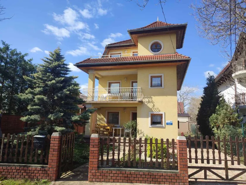 Holiday apartment near the beach with barbecue, terrace and air conditioning - Image 1
