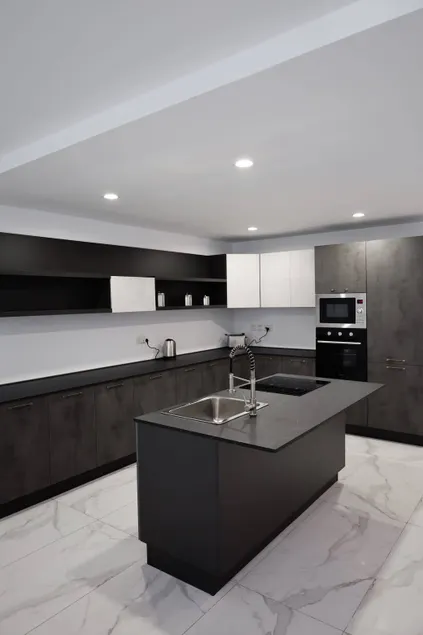 Modern and spacious Seafront Maisonette - Image 1