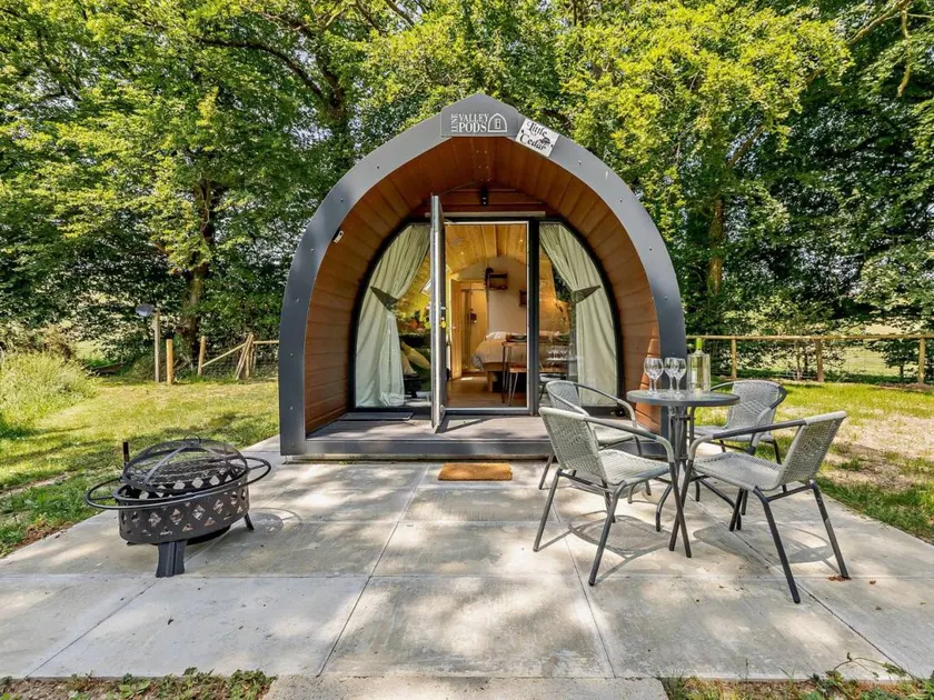 Camping avec jacuzzi et barbecue | Vue sur l'eau - Image 1