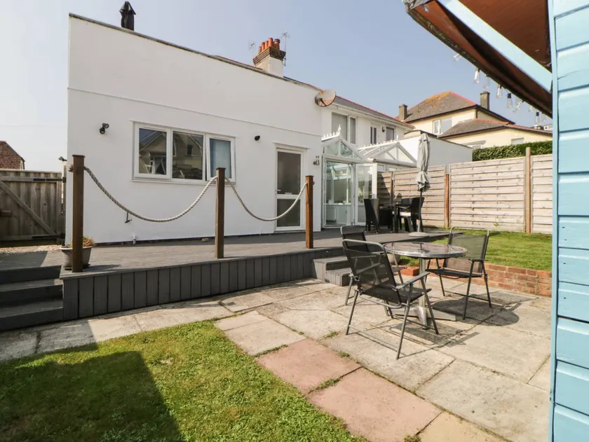 Cottage with barbecue & garden | Beach view - Image 1