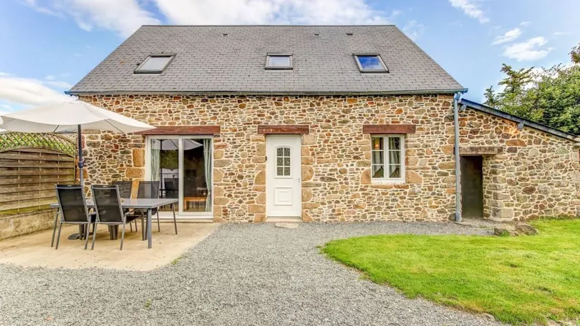 Fully equipped lovely house with barbecue, terrace & garden | Pet-friendly - Image 1