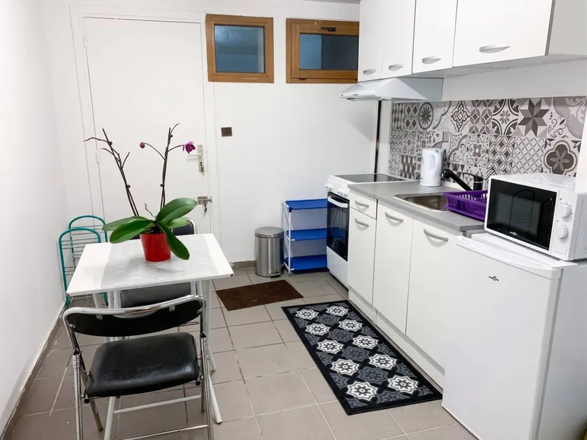 Flat with terrace - Image 1