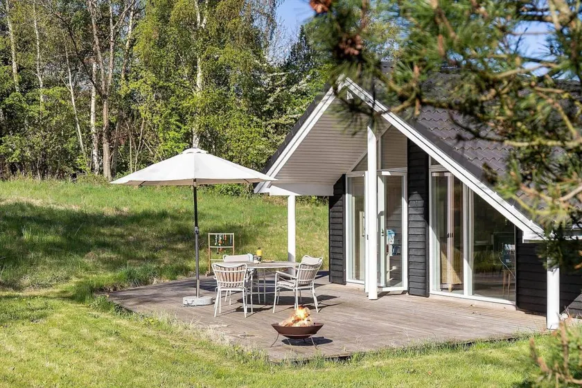 Holiday home with terrace & barbecue - Image 1