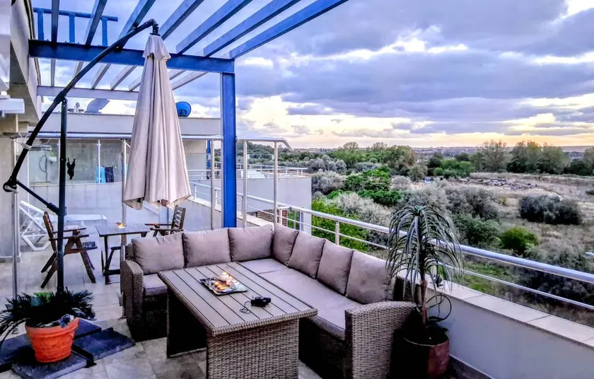 Apartamento ideal para familias con barbacoa, jardín y piscina | Vistas al lago | Cerca de la playa - Image 1