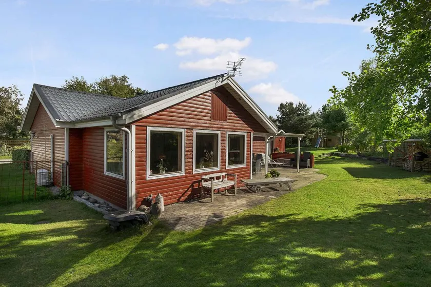 Bright cottage 300 m from the beach - Image 1
