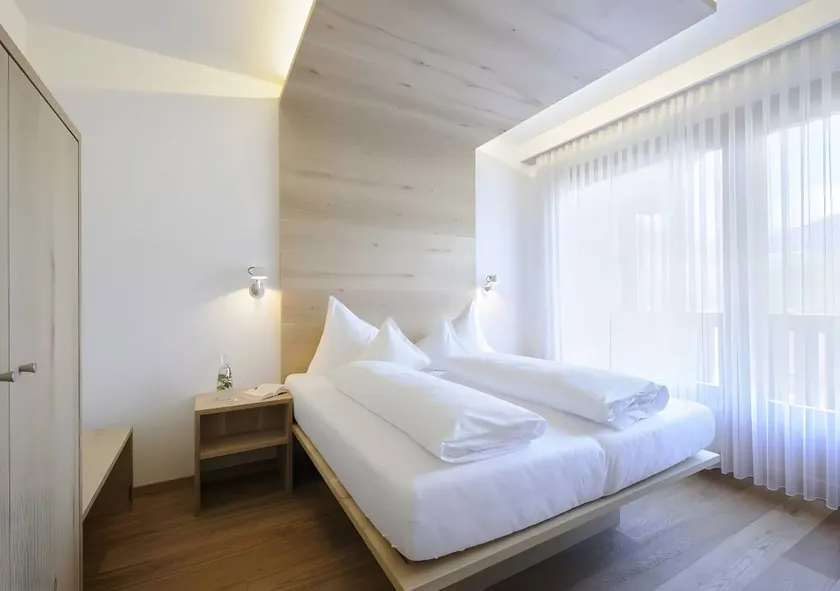 Zimmer 'Pazeider Suite Meranblick 302' mit Bergblick, WLAN und Klimaanlage - Image 1