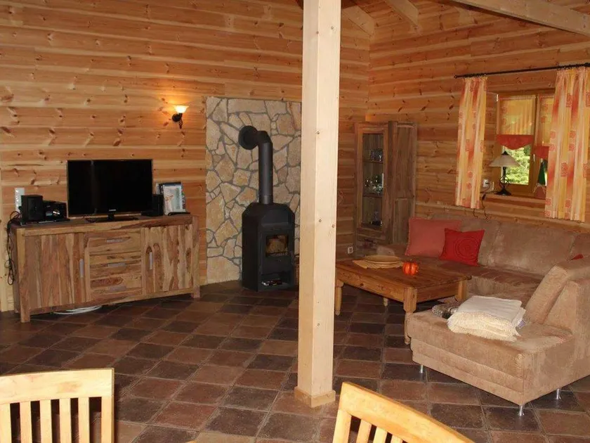Children-friendly holiday home with barbeque, terrace & garden - Image 1