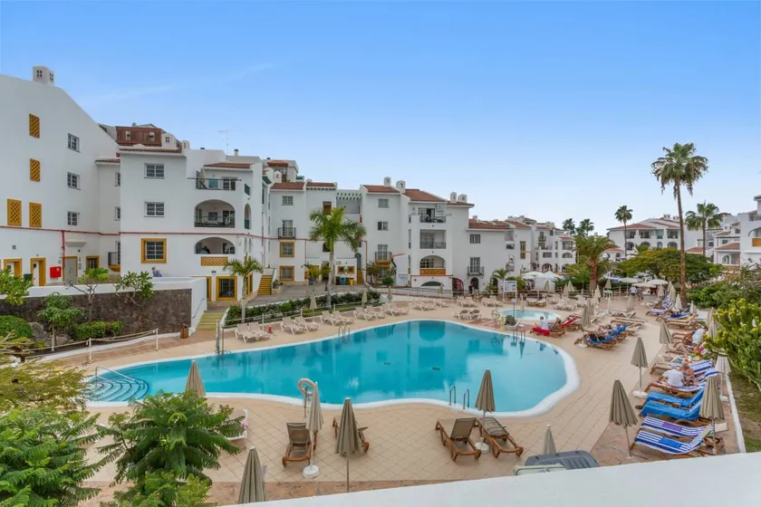 Exclusive Beachfront Apartment. - Image 1