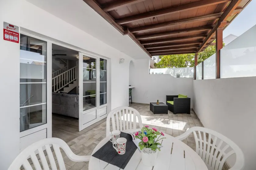 Charmante maison avec barbecue, terrasse et internet haut débit | Vue ville | Adaptée au travail à distance - Image 1