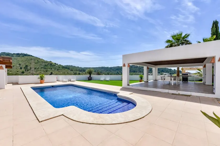 Villa mit Terrasse, privatem Pool und Garten - Image 1
