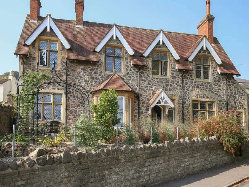 Family-friendly cottage with terrace & garden - Image 1