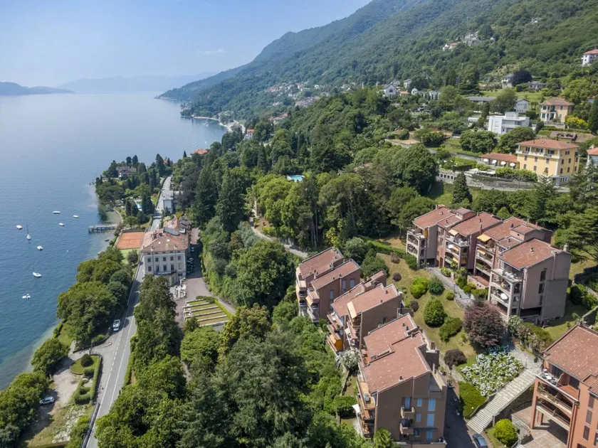 Fully equipped spacious apartment with garden & pool | Lake view - Image 1