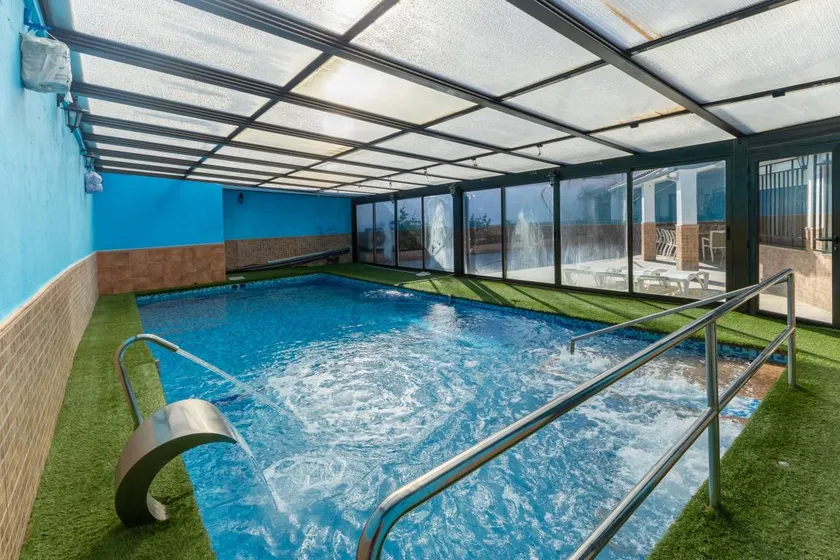 Ferienhaus mit schnellem Internet, privatem Pool und Grill - Image 1