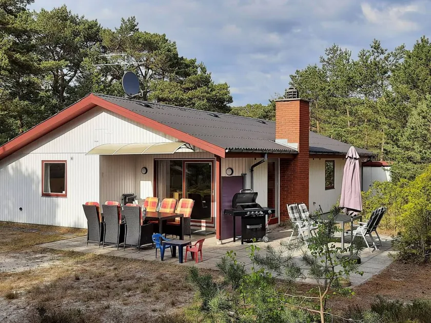 Fully equipped ample holiday home with sauna - Image 1