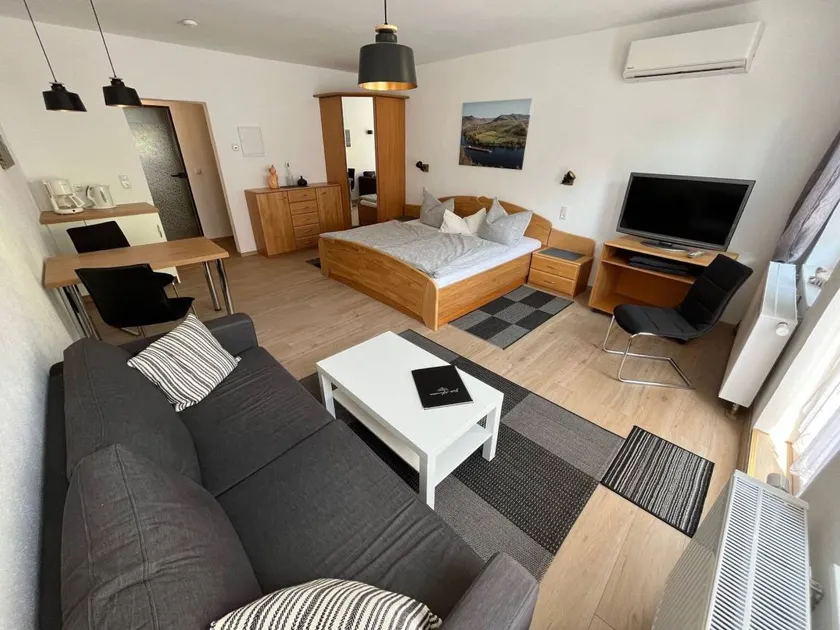 Holiday apartment with garden & BBQ - Image 1