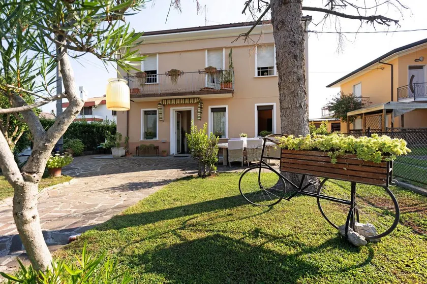 Apartment 'Les Amis' with Private Garden, Wi-Fi and Air Conditioning - Image 1