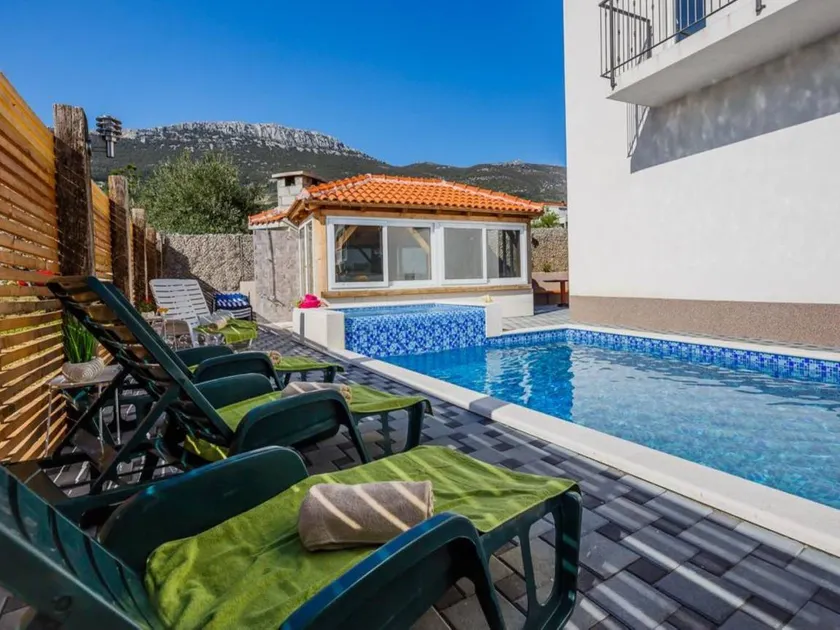 Elegant Holiday Home with Heated Pool, Hot Tub, and Sea Views in Kaštel Stari - Eight Bedroom Holiday Home - Image 1