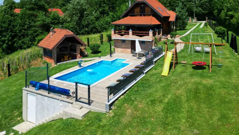 Acogedora villa apta para niños con jacuzzi, jardín y terraza | Admite perro - Image 1
