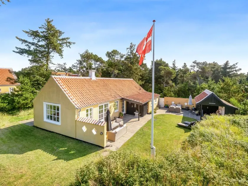 Family-friendly nice holiday home with barbeque & terrace | Close to the beach | Dogs allowed - Image 1