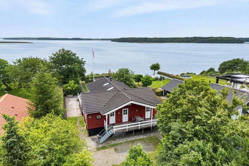 Holiday home with barbeque & terrace | Sea view - Image 1