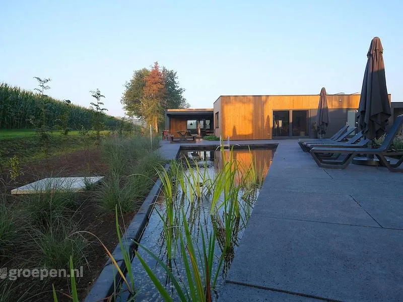 Maison avec terrasse, piscine privée et barbecue - Image 1