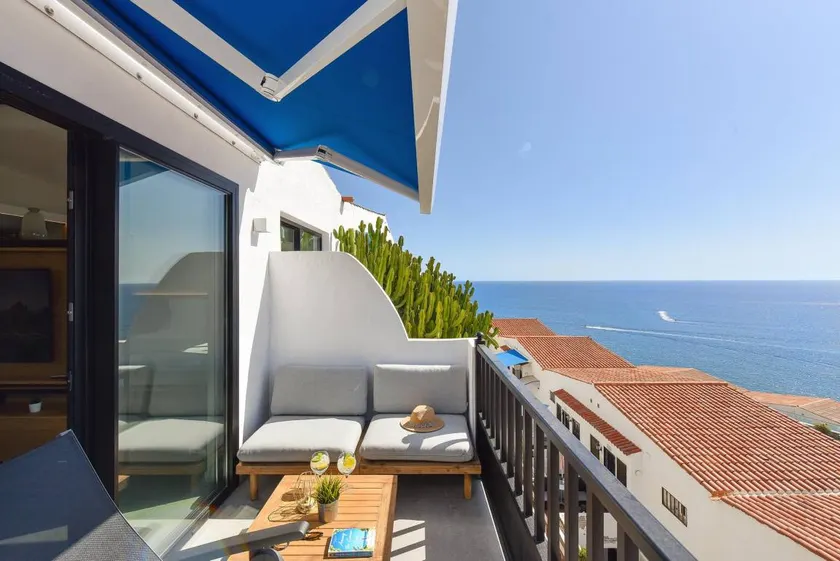Flat with pool & terrace | Sea view - Image 1