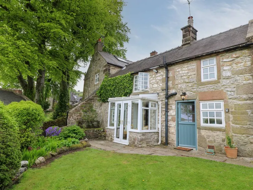 Family-friendly cottage with garden - Image 1