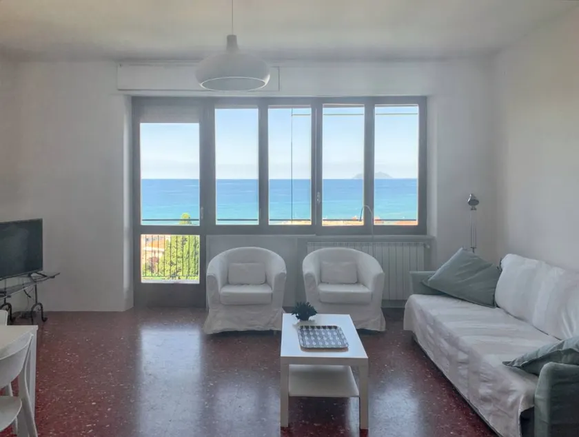 Spacious apartment with sea view in Sperlonga 109 m² - Image 1