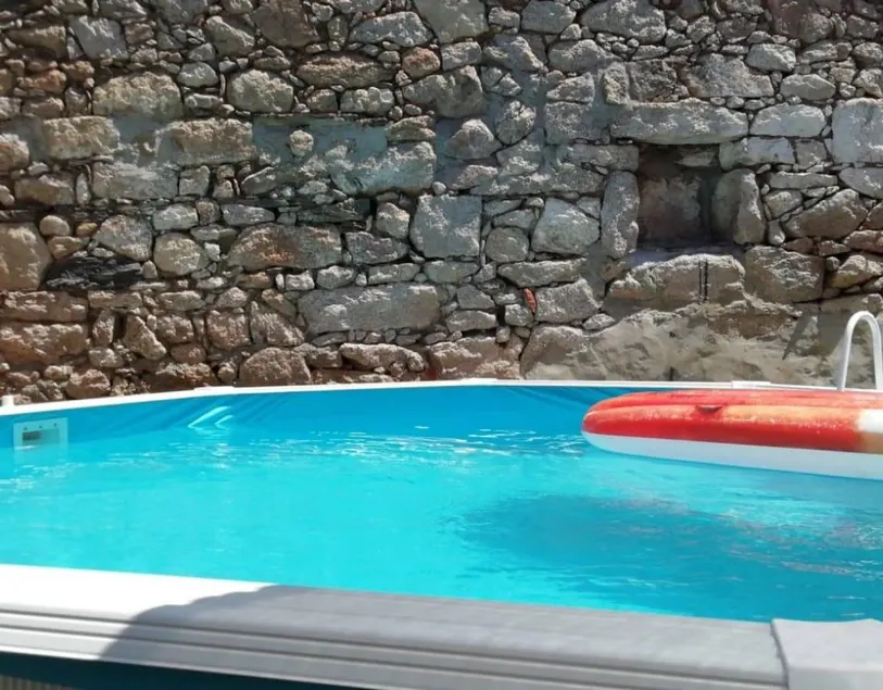 Familienorientiertes großzügiges Ferienhaus mit Garten, Terrasse und privatem Pool | Stadtblick | Haustiere erlaubt - Image 1