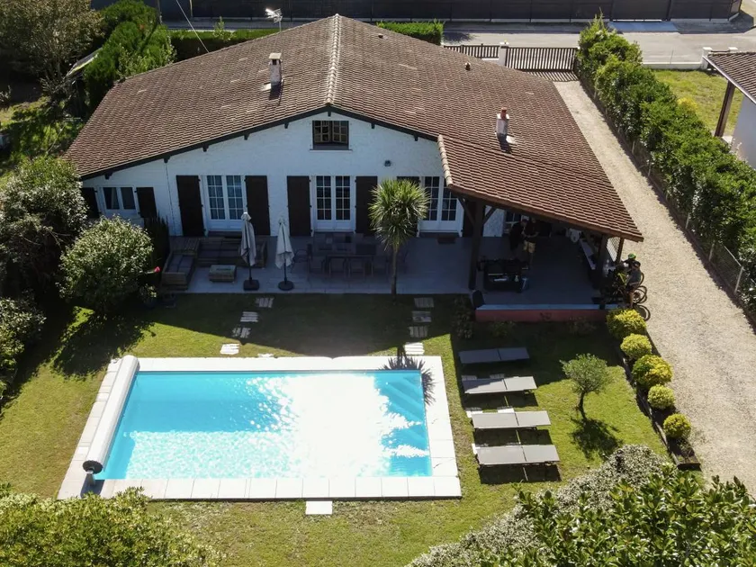 Family-friendly house with BBQ, terrace & private pool | Pool view | Pets allowed - Image 1
