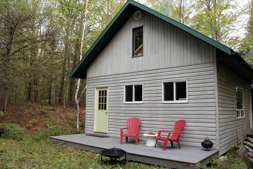 All Season Secluded Cabin Rental in the Woods near Peterborough in Ontario - Image 1