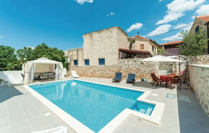 Villa with terrace, pool & garden | Pool view - Image 1
